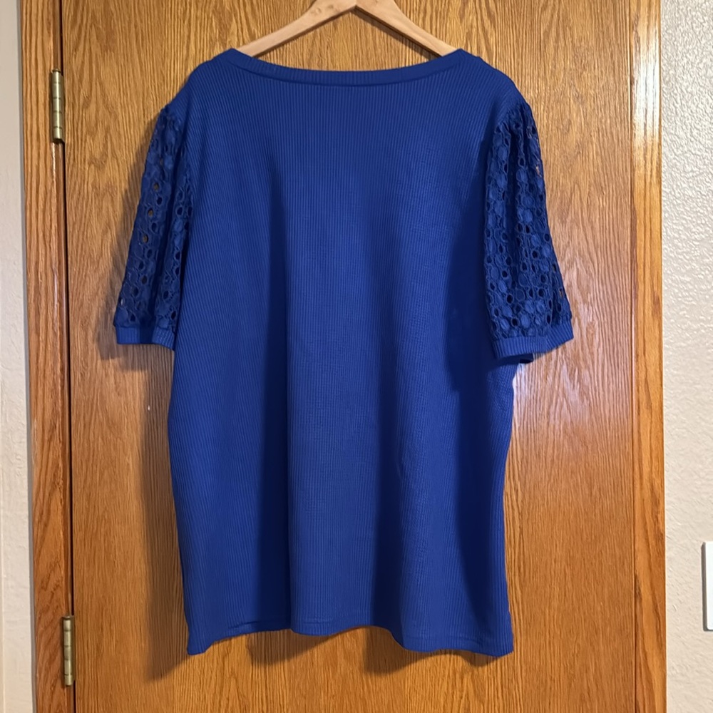 Orlik shirt with cute short sleeves. V-neck. Size 3X. NWT - Picture 2 of 2